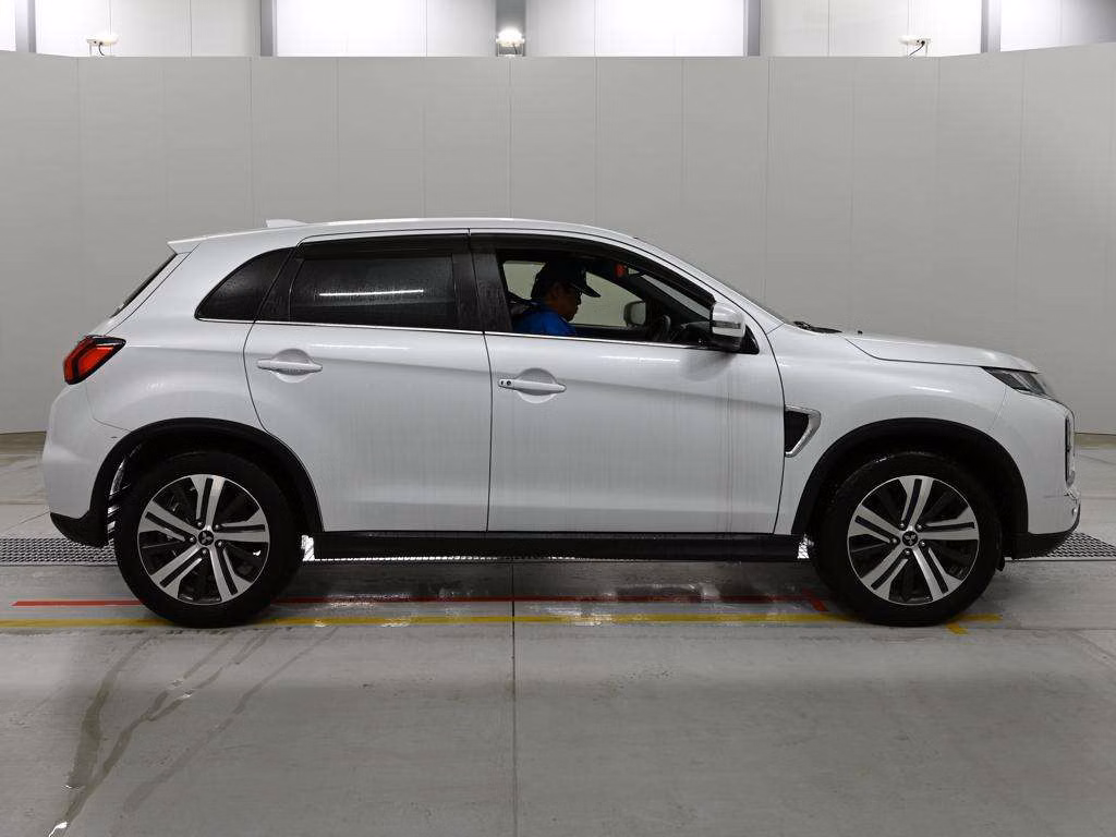MITSUBISHI RVR