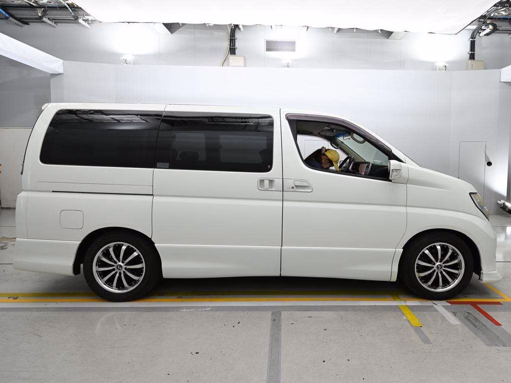 NISSAN ELGRAND