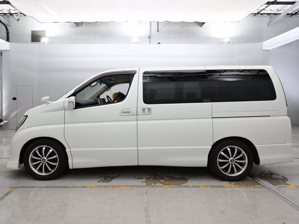 NISSAN ELGRAND