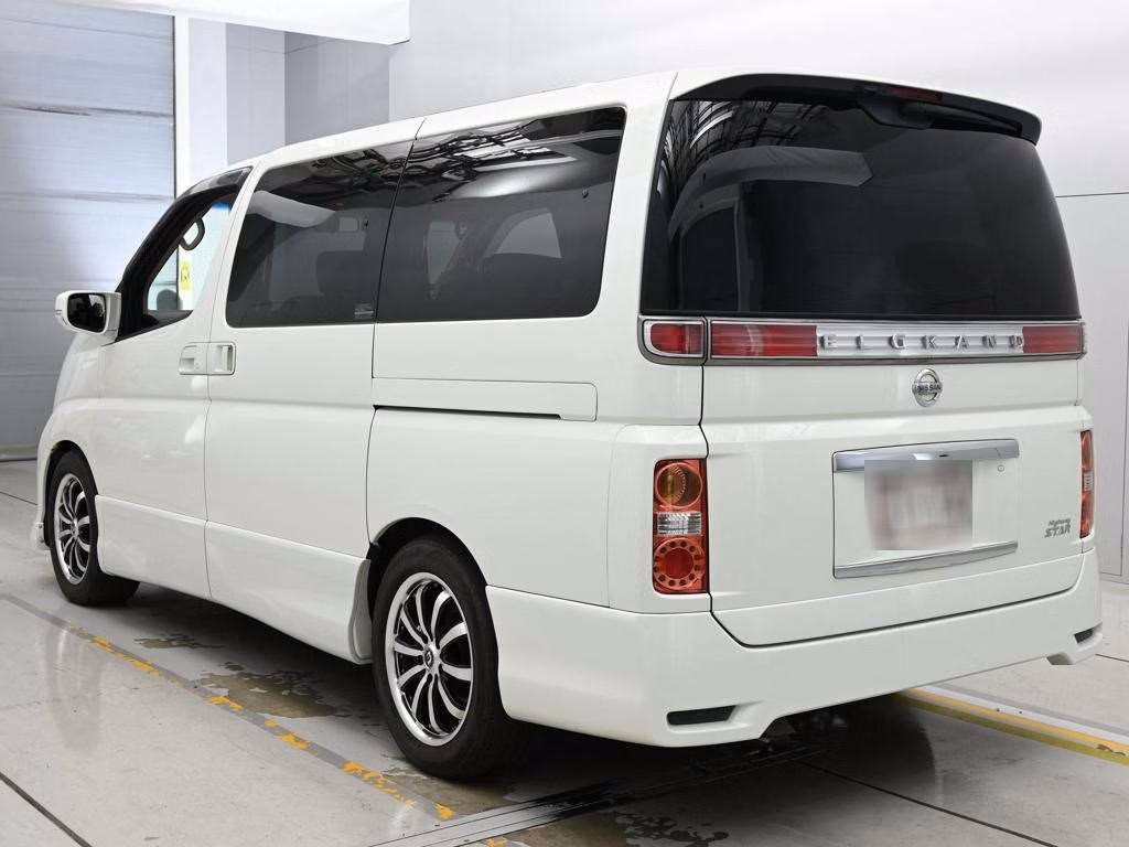 NISSAN ELGRAND