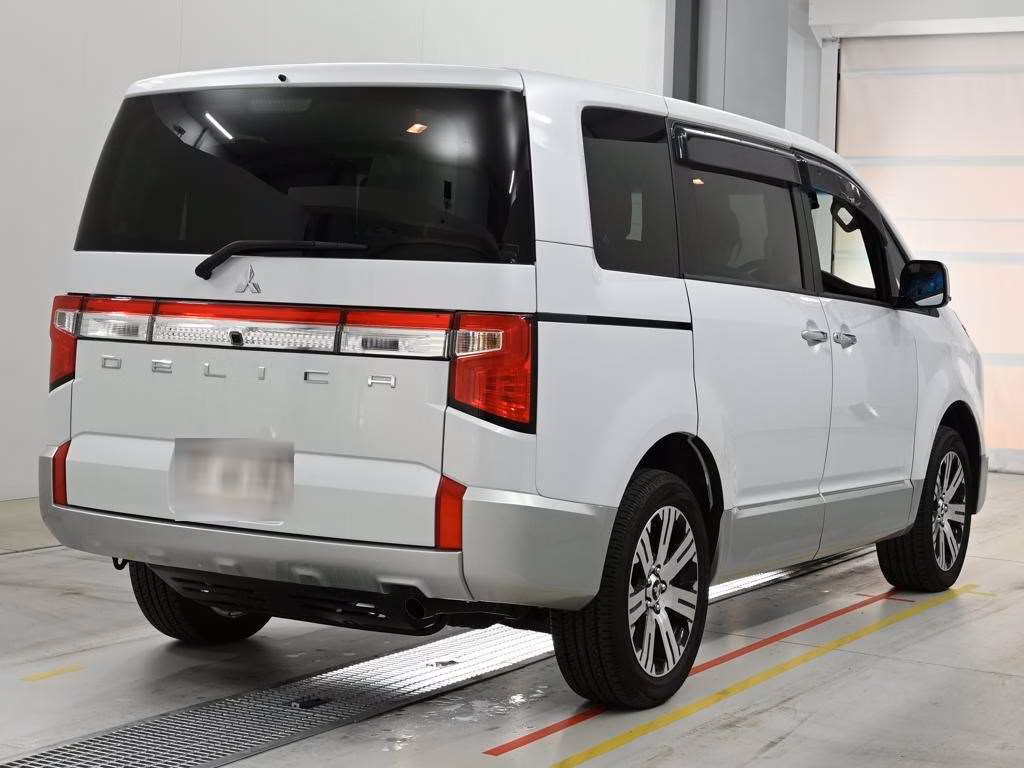 MITSUBISHI DELICA D:5