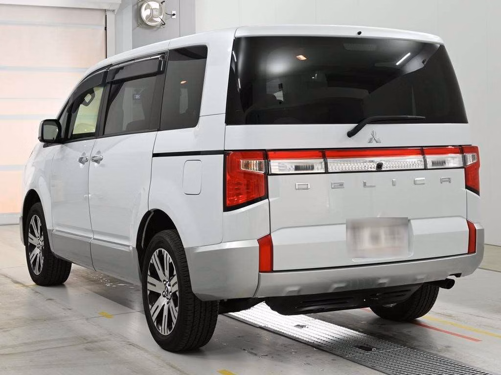 MITSUBISHI DELICA D:5