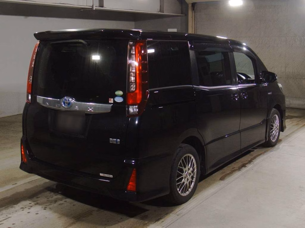 TOYOTA NOAH