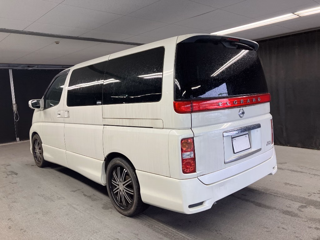 NISSAN ELGRAND
