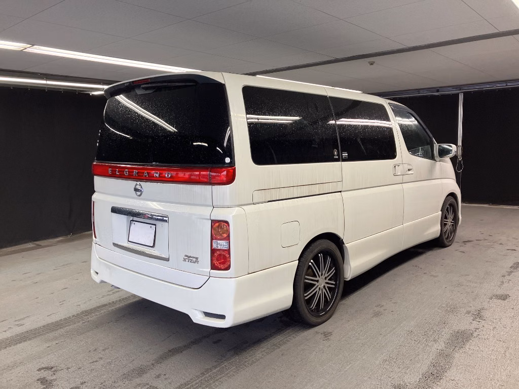 NISSAN ELGRAND
