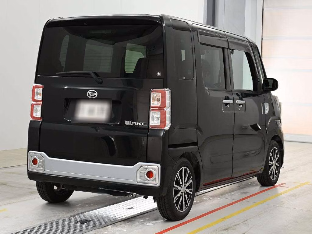 DAIHATSU WAKE