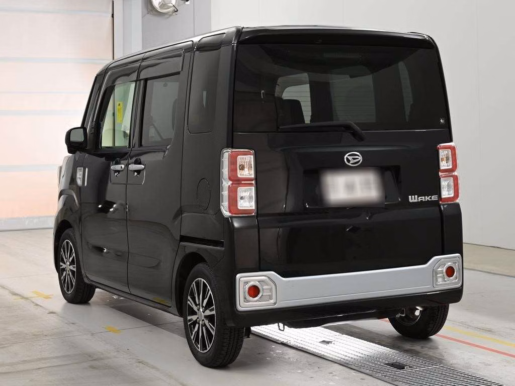 DAIHATSU WAKE
