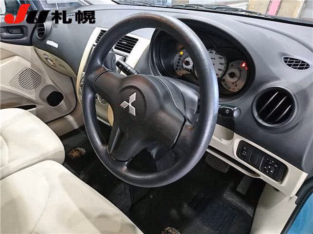 MITSUBISHI COLT