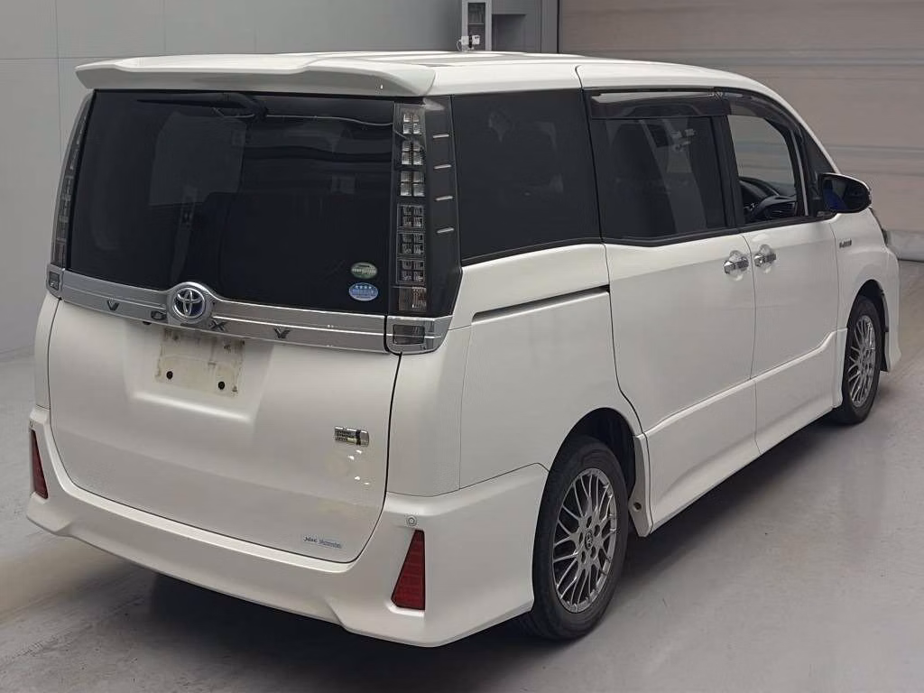 TOYOTA VOXY