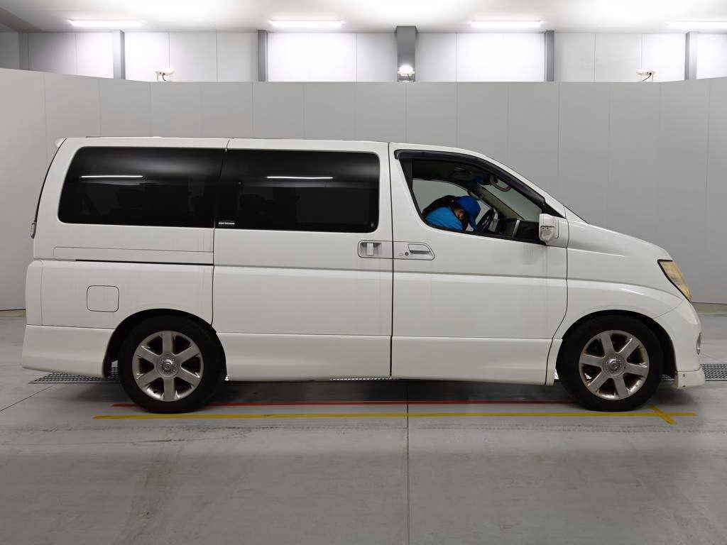 NISSAN ELGRAND