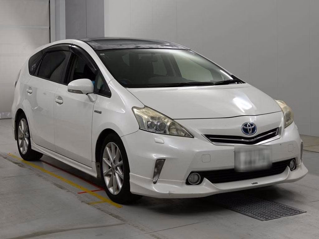 TOYOTA PRIUS ALPHA