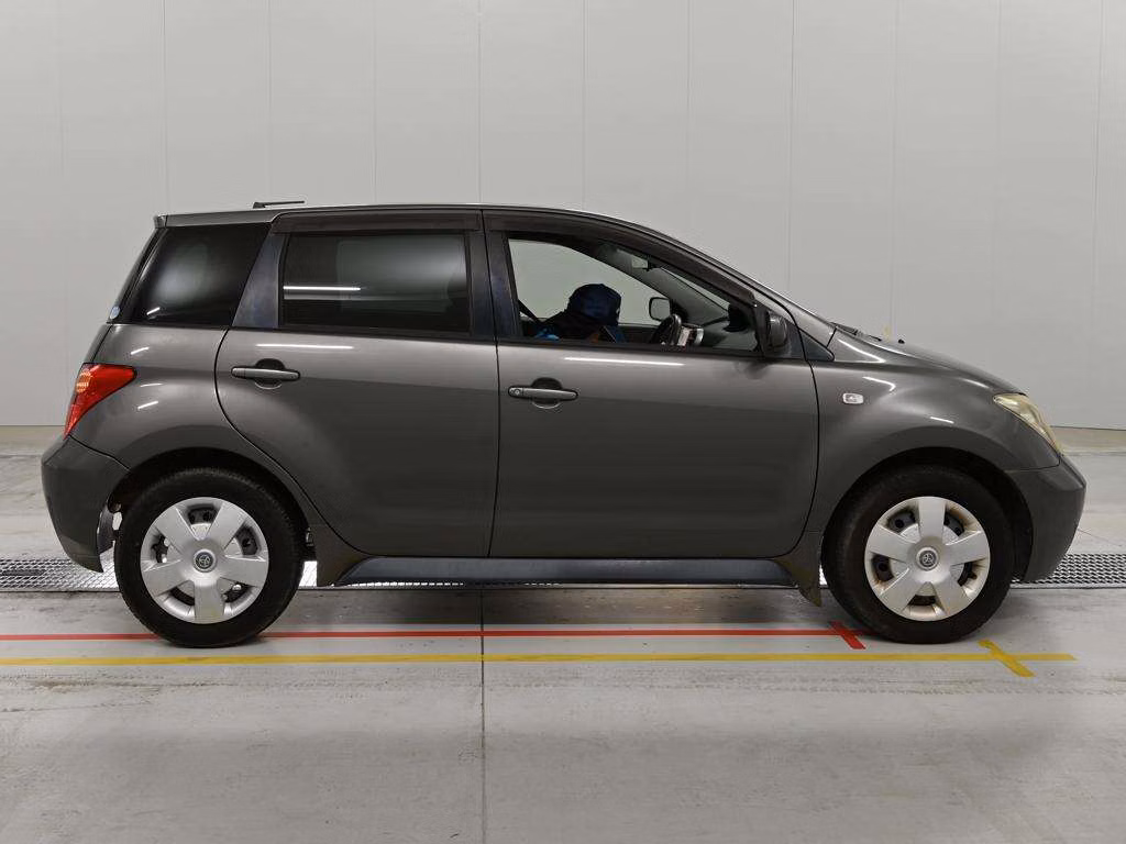 TOYOTA IST