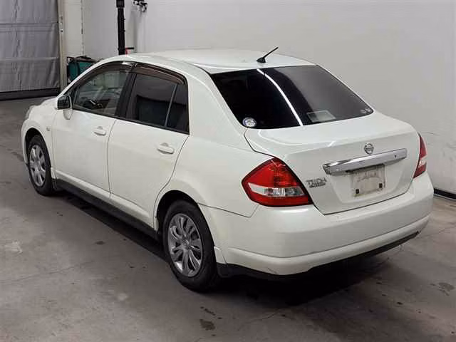 NISSAN TIIDA LATIO
