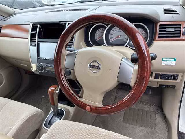 NISSAN TIIDA LATIO