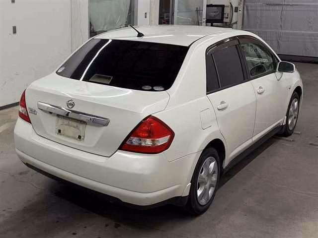 NISSAN TIIDA LATIO