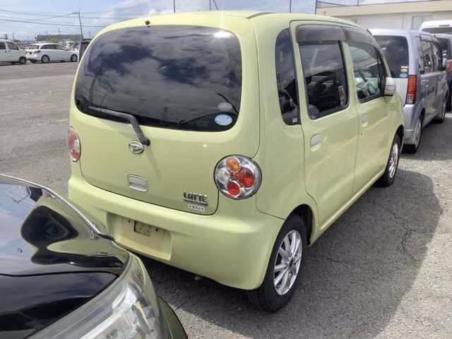 DAIHATSU MOVE LATTE