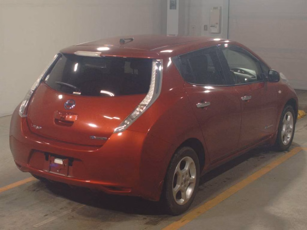 NISSAN LEAF
