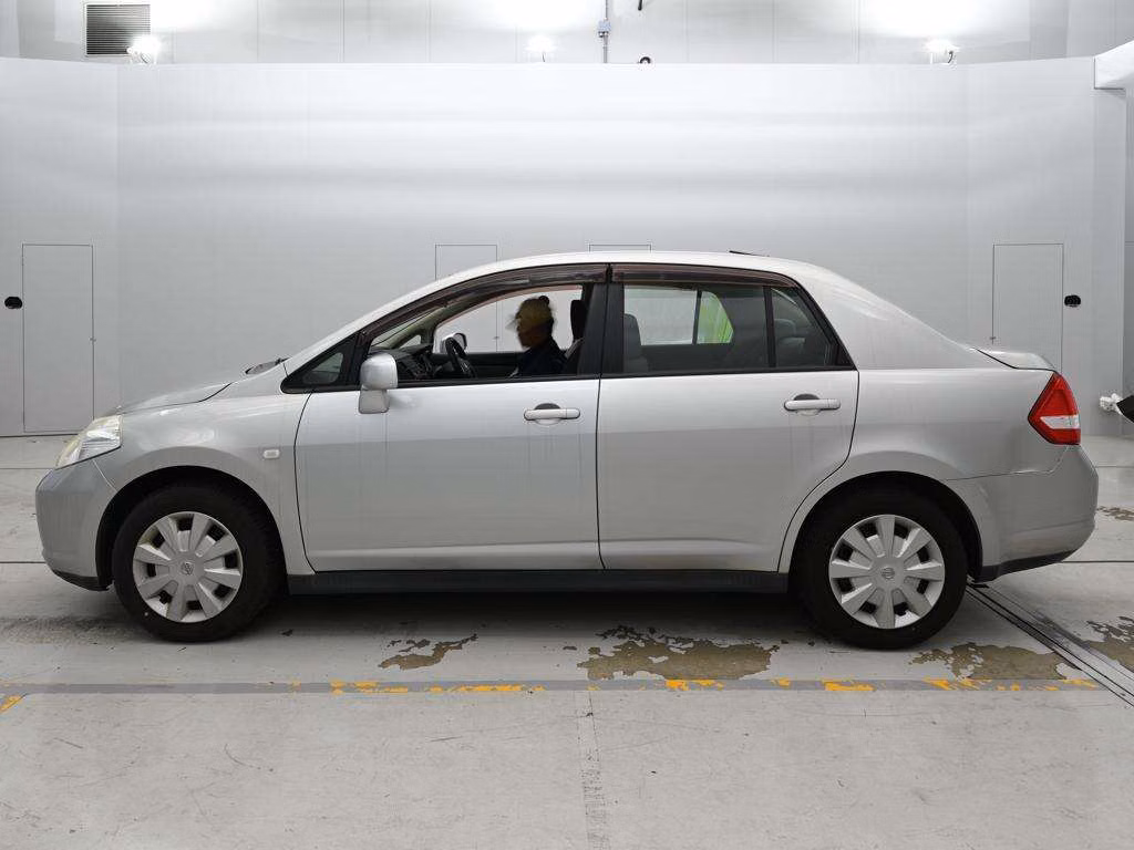 NISSAN TIIDA LATIO