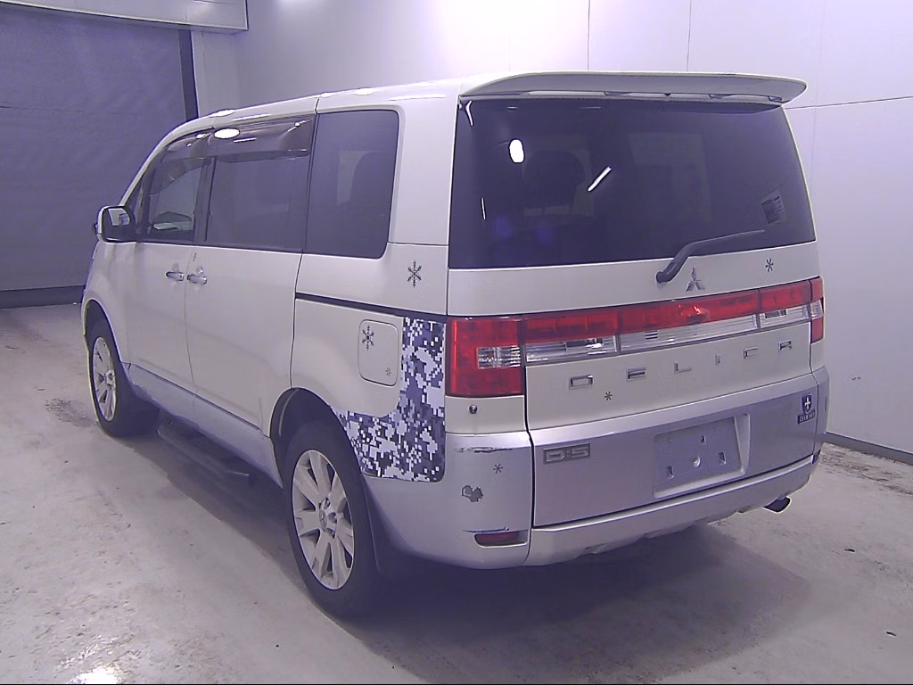 MITSUBISHI DELICA D:5
