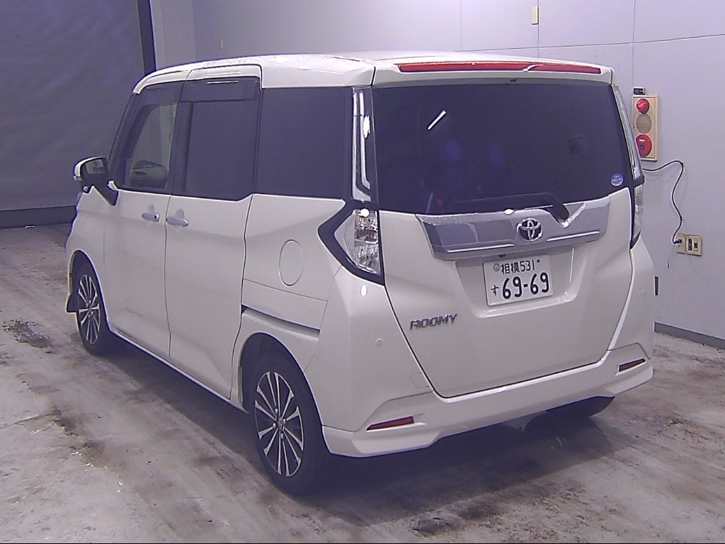 TOYOTA ROOMY