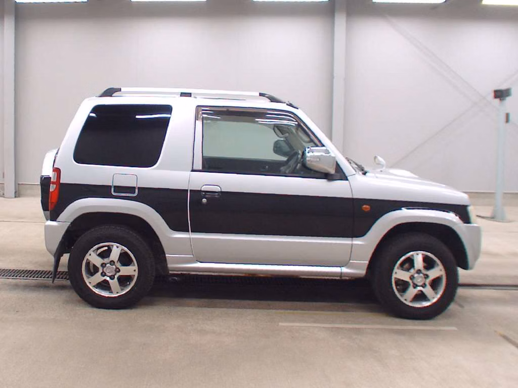 MITSUBISHI PAJERO MINI