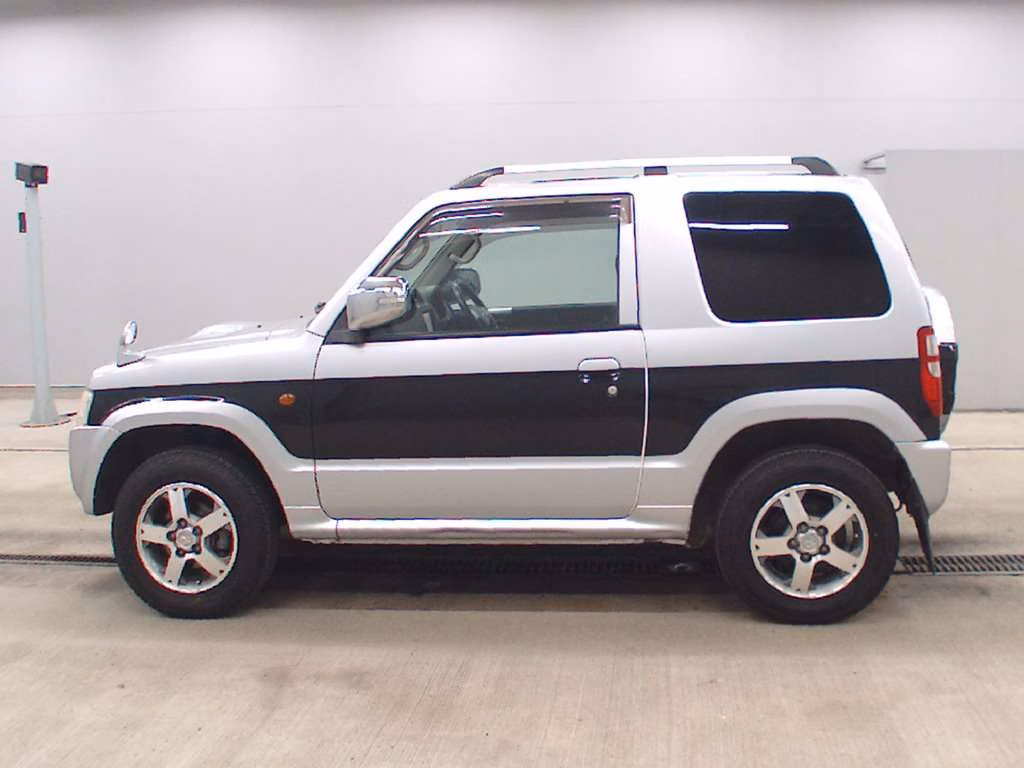 MITSUBISHI PAJERO MINI
