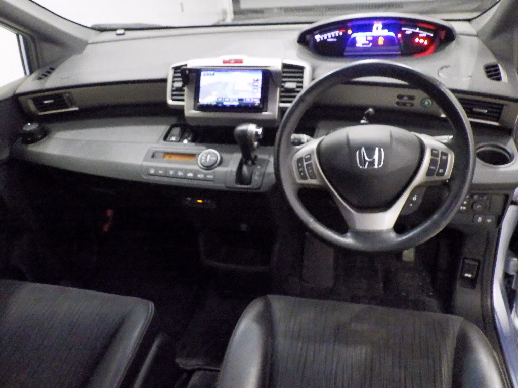 HONDA FREED SPIKE