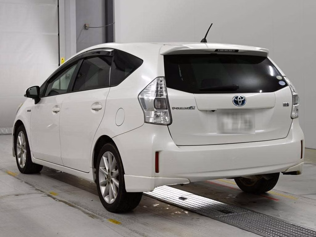TOYOTA PRIUS ALPHA