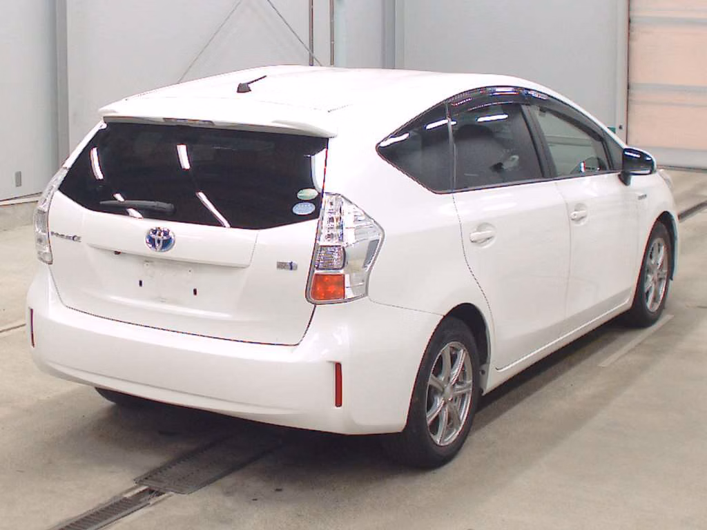 TOYOTA PRIUS ALPHA