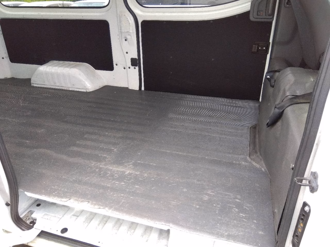 NISSAN NV350 CARAVAN
