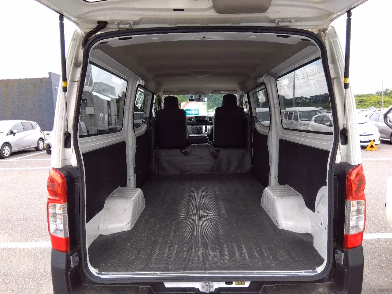 NISSAN NV350 CARAVAN