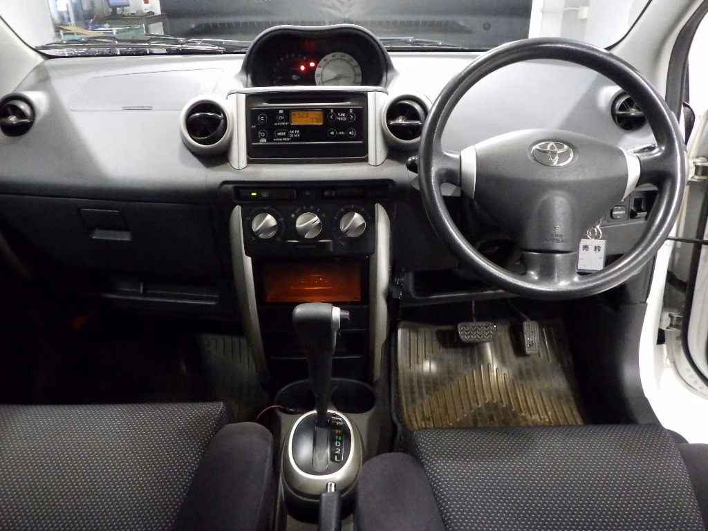 TOYOTA IST
