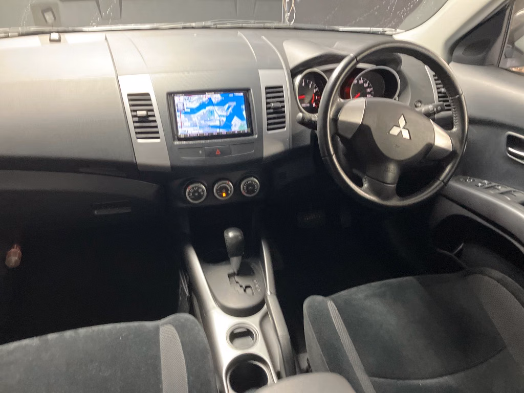 MITSUBISHI OUTLANDER