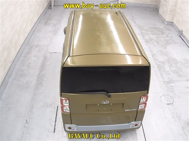 DAIHATSU WAKE