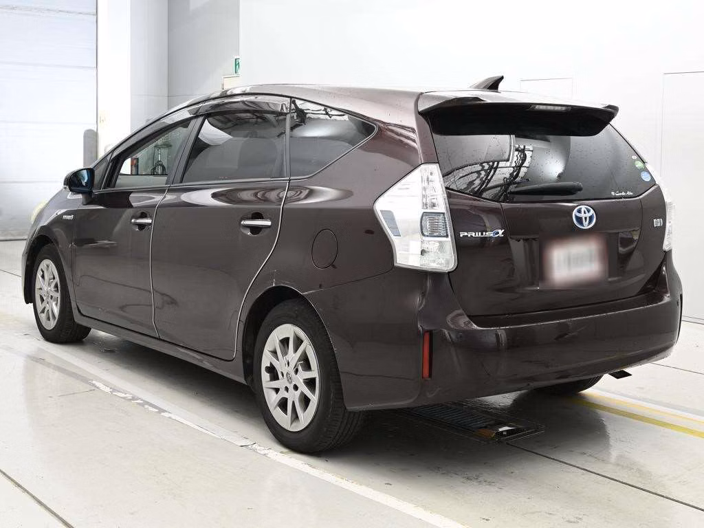 TOYOTA PRIUS ALPHA