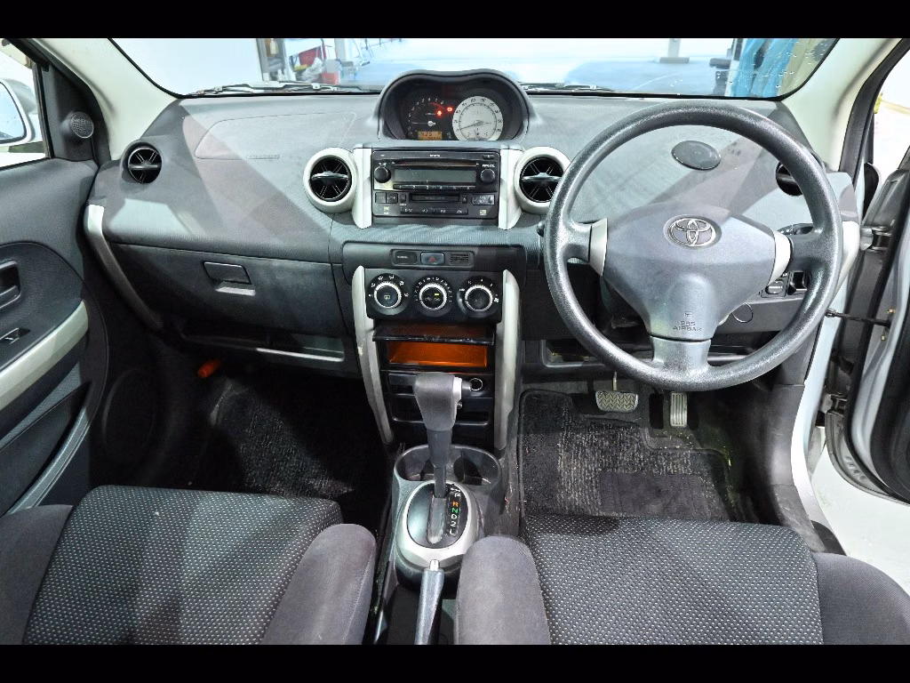 TOYOTA IST