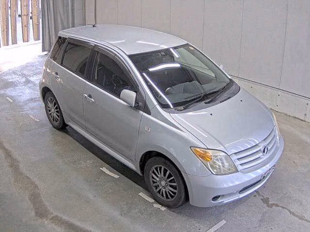 TOYOTA IST