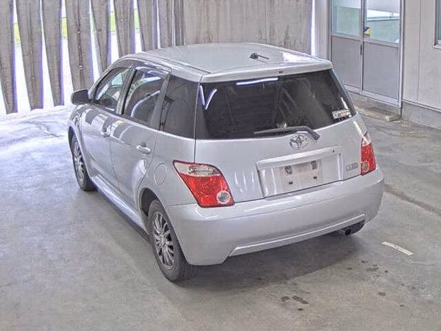 TOYOTA IST