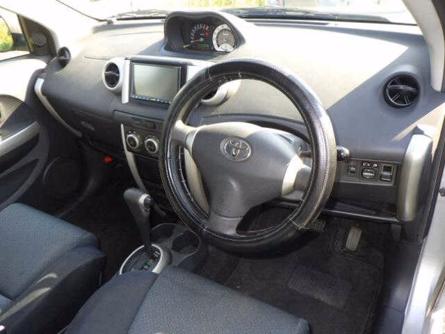 TOYOTA IST
