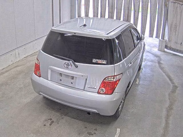 TOYOTA IST