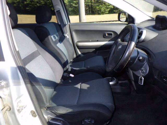 TOYOTA IST