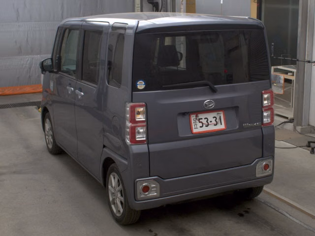 DAIHATSU WAKE