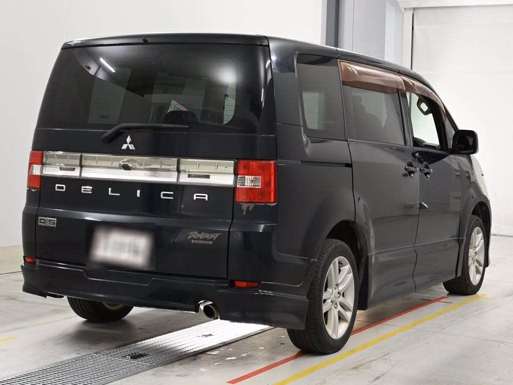 MITSUBISHI DELICA D:5