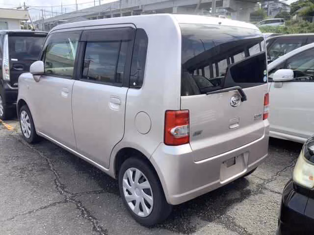 DAIHATSU MOVE CONTE