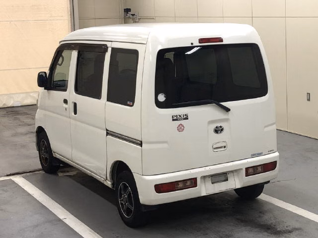 TOYOTA PIXIS VAN