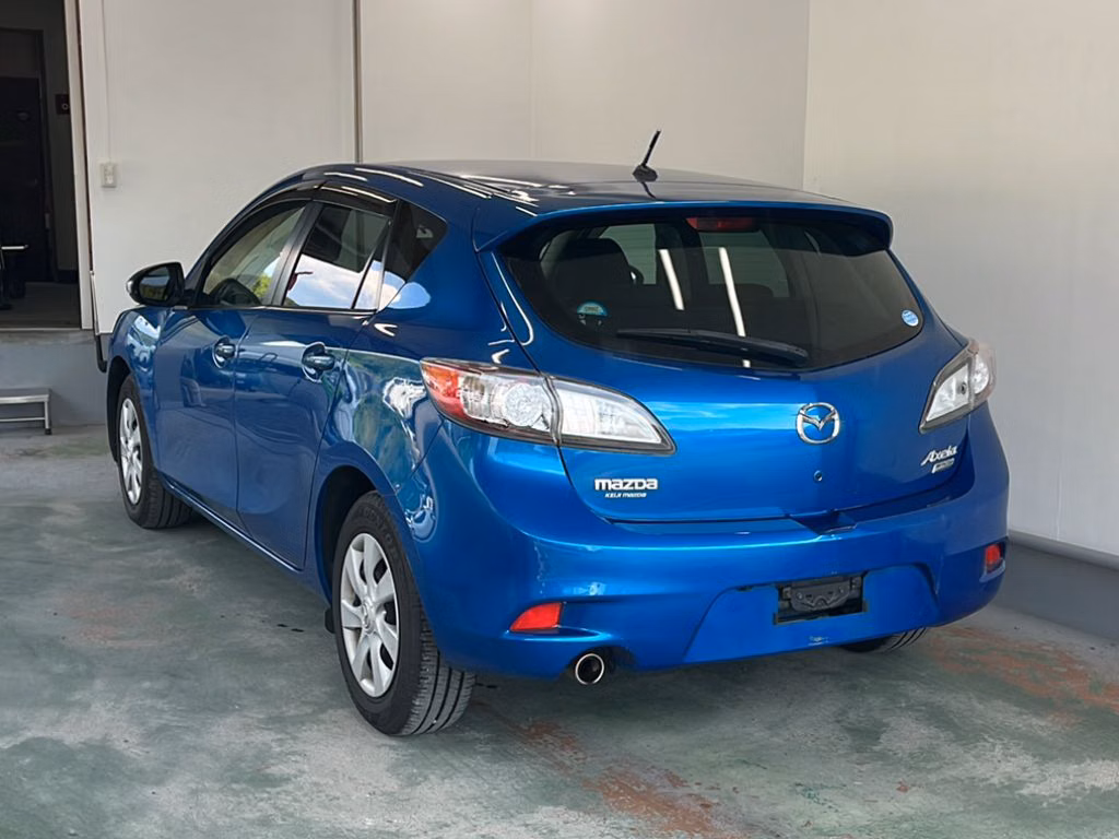 MAZDA AXELA