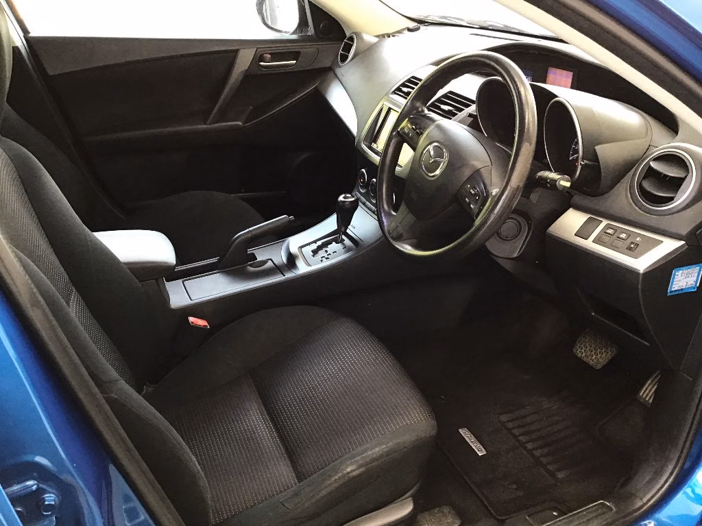 MAZDA AXELA