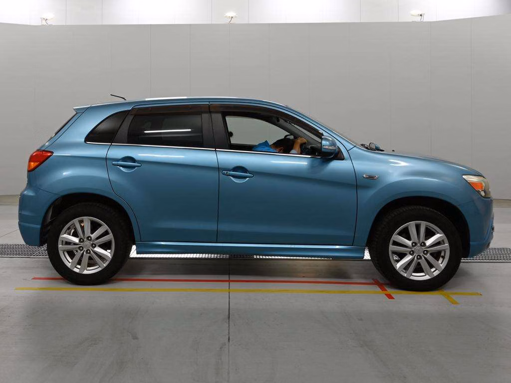 MITSUBISHI RVR