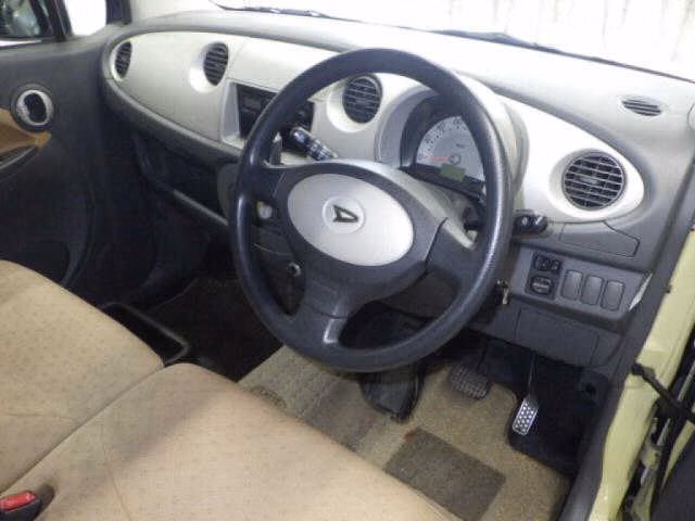 DAIHATSU MOVE LATTE