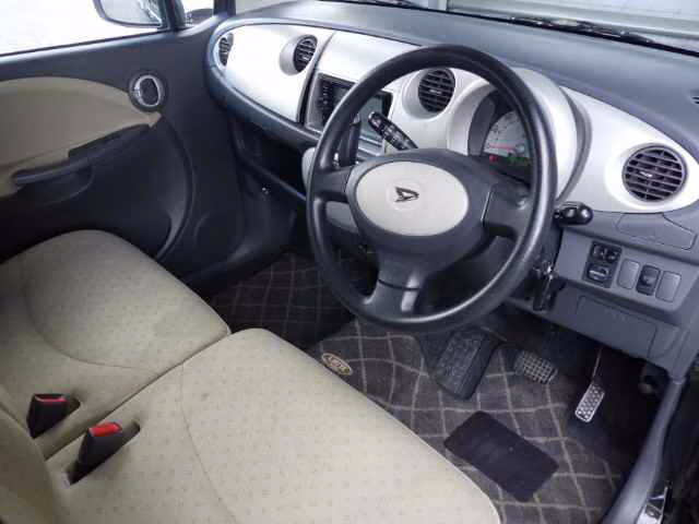 DAIHATSU MOVE LATTE